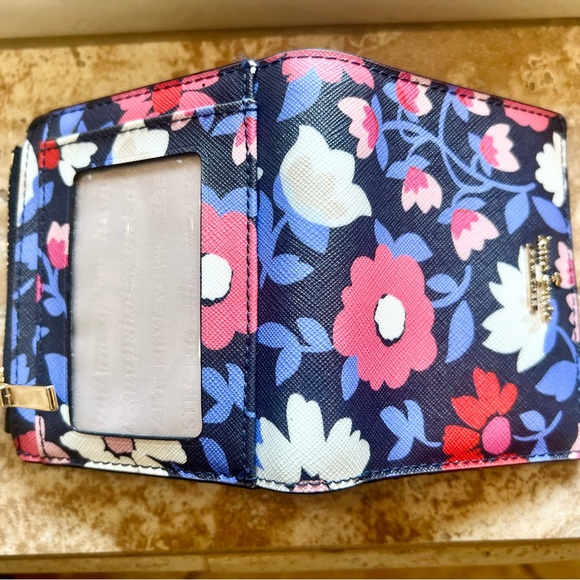 Kate Spade wallet - Picture 3 of 4